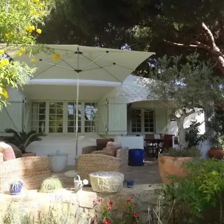 House With 4 Bedrooms In With Pool Access Enclosed Garden